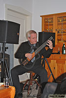 Knut Becker an der Frame-Guitar