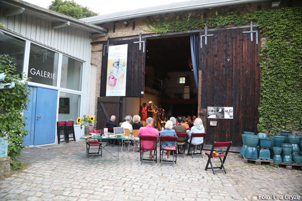 Konzert in Berlin-Wannsee, Hof Mutter Fourage (Kulturscheune und Galerie)