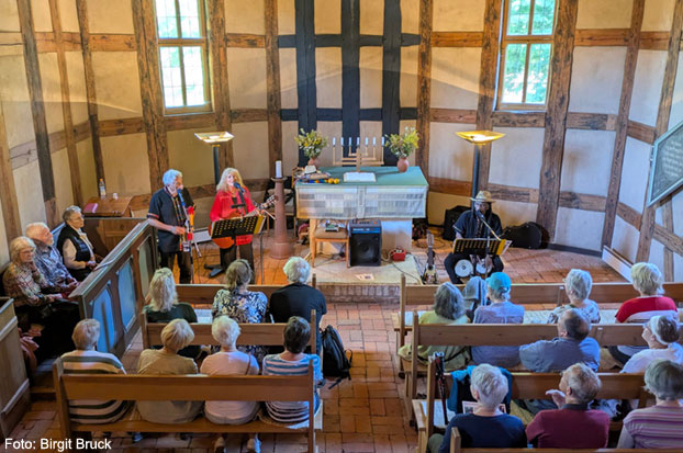 Konzert in Alt Placht, Kirchlein im Gr&uuml;nen