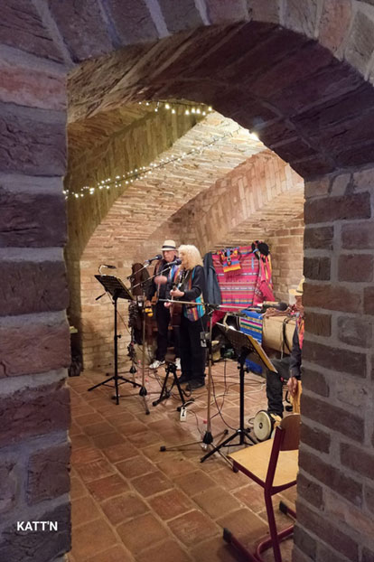 Konzert in der Wasserburg Gerswalde: Hector Garibaldy (Ecuador) und Hannelore Gilsenbach (Deutschland)